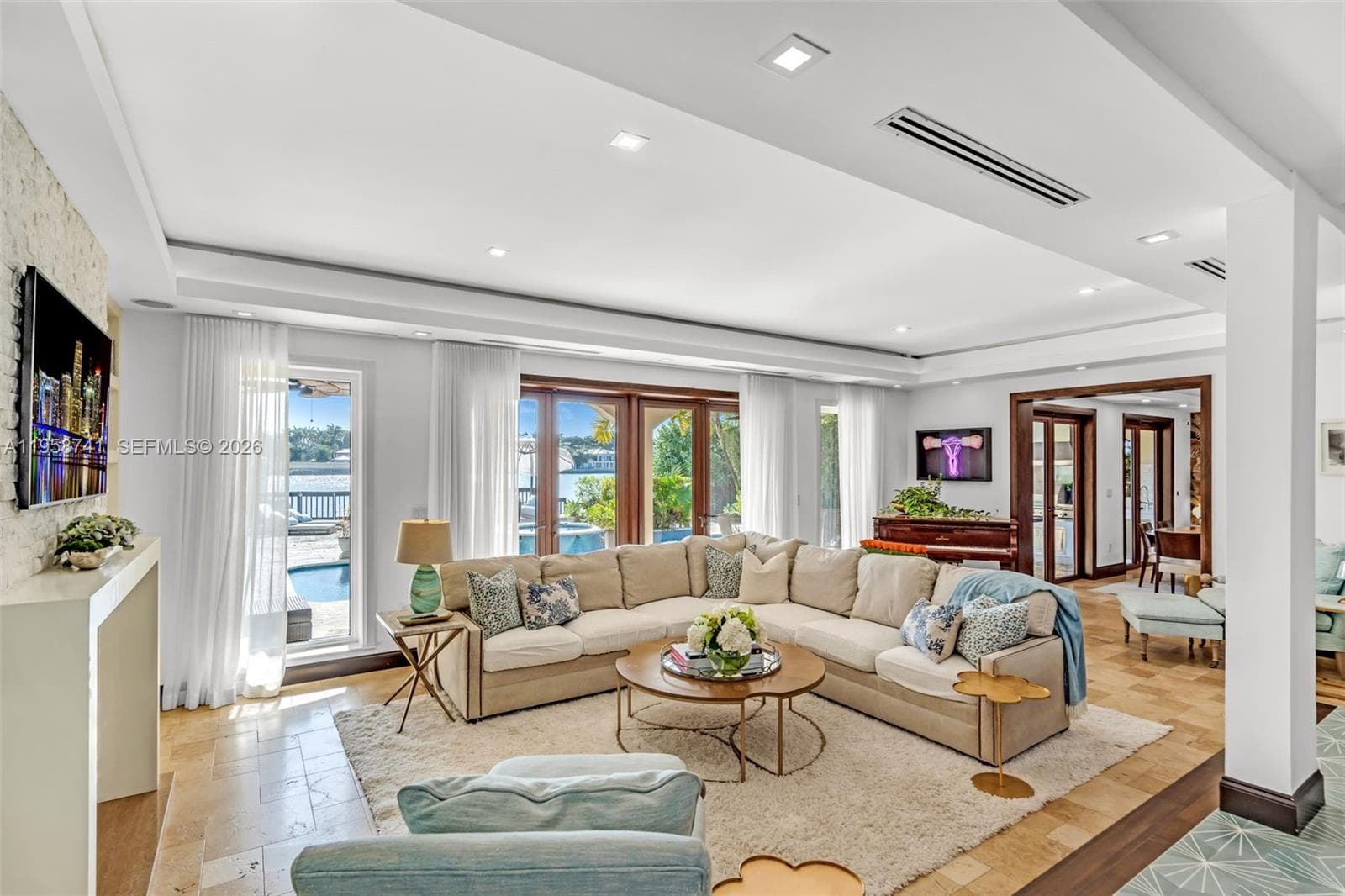 1398 Bay Dr photo 9