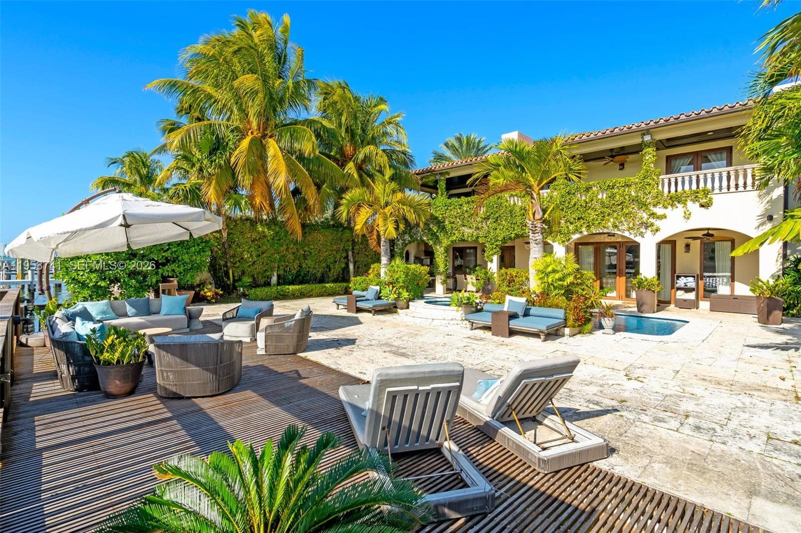1398 Bay Dr 4