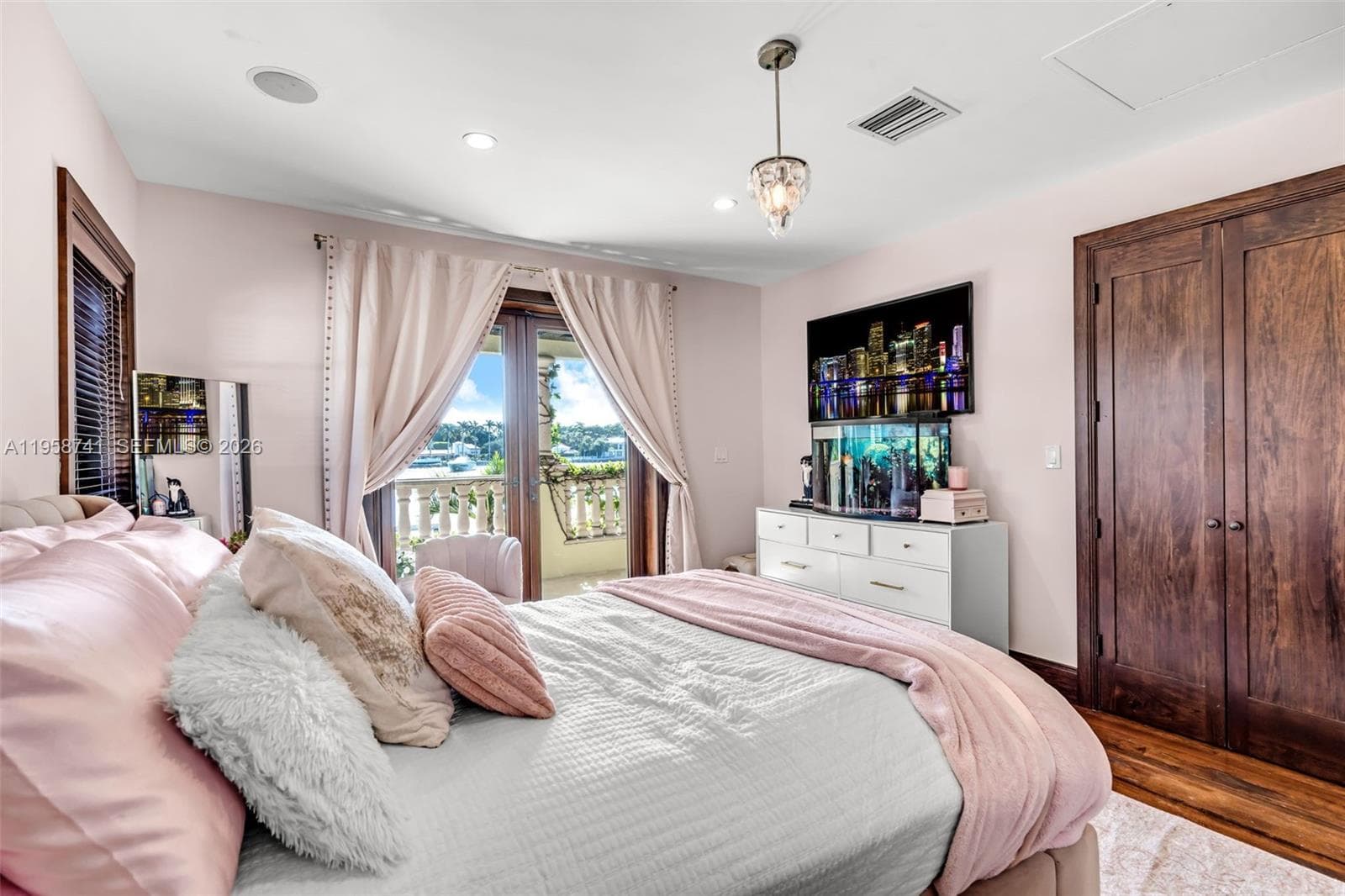1398 Bay Dr photo 21