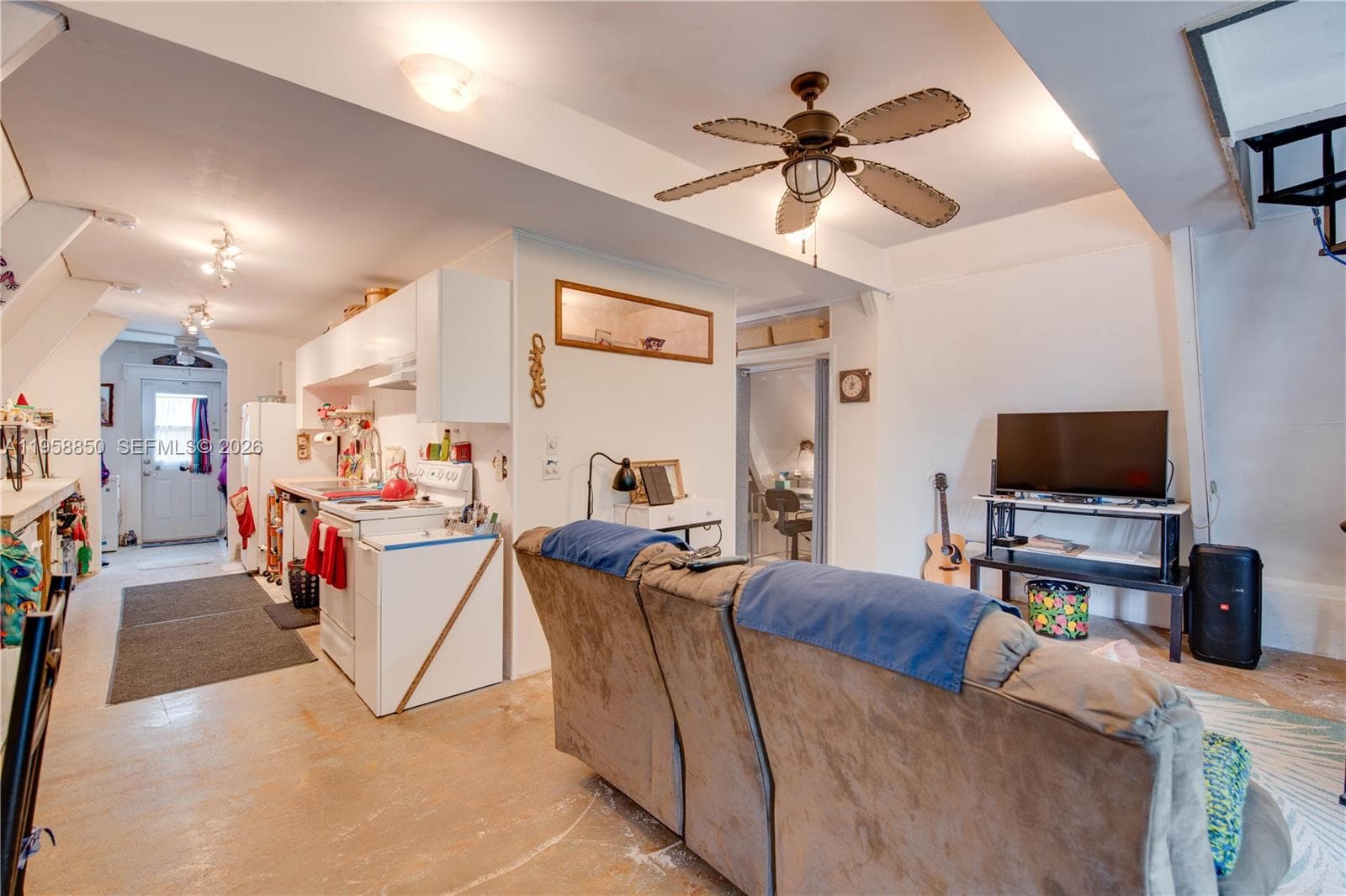 31033 Hibiscus Dr photo 6
