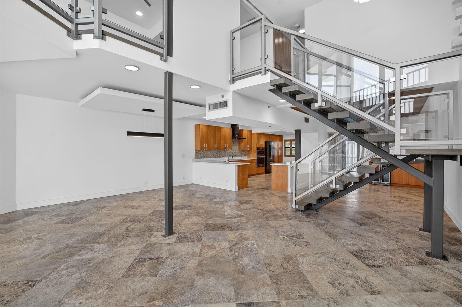 1035 S Federal Highway #402 5