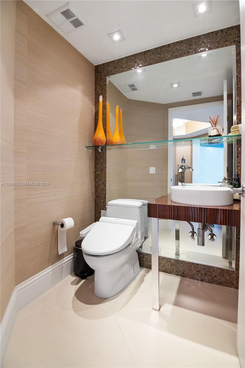 2711 Ocean Dr 2205 photo 17