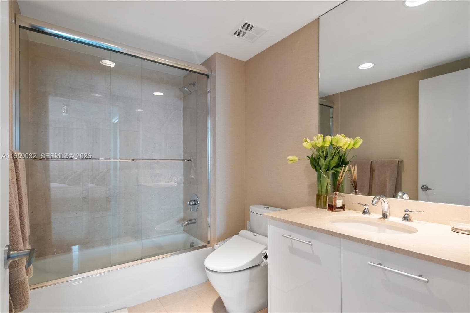 2711 Ocean Dr 2205 photo 12