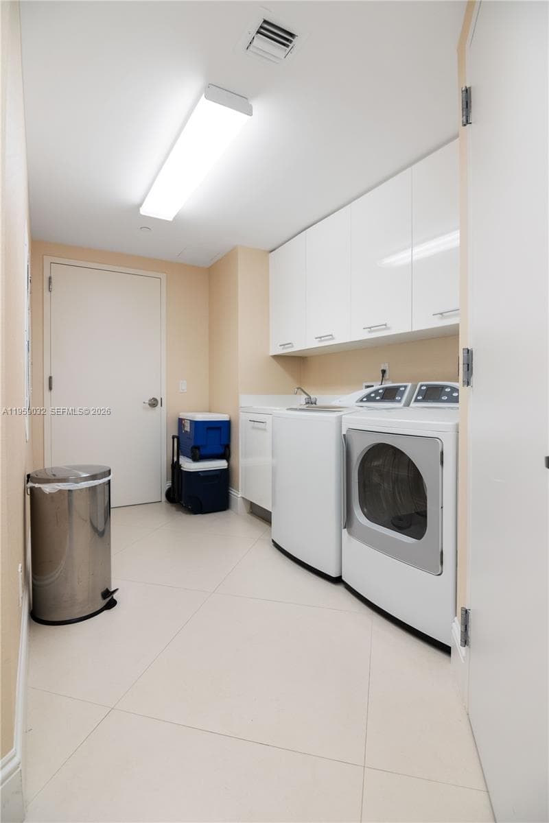 2711 Ocean Dr 2205 photo 11