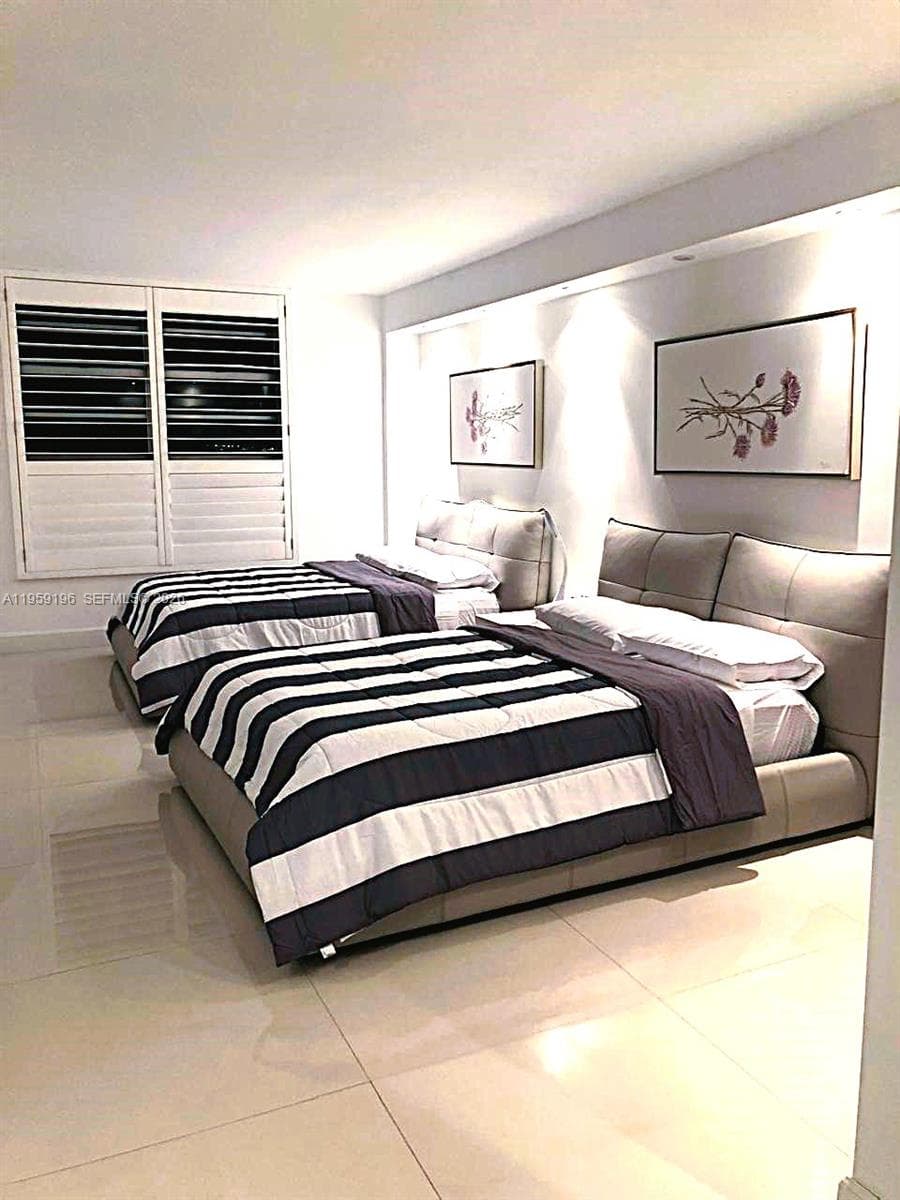 19390 Collins Ave 1223 photo 17