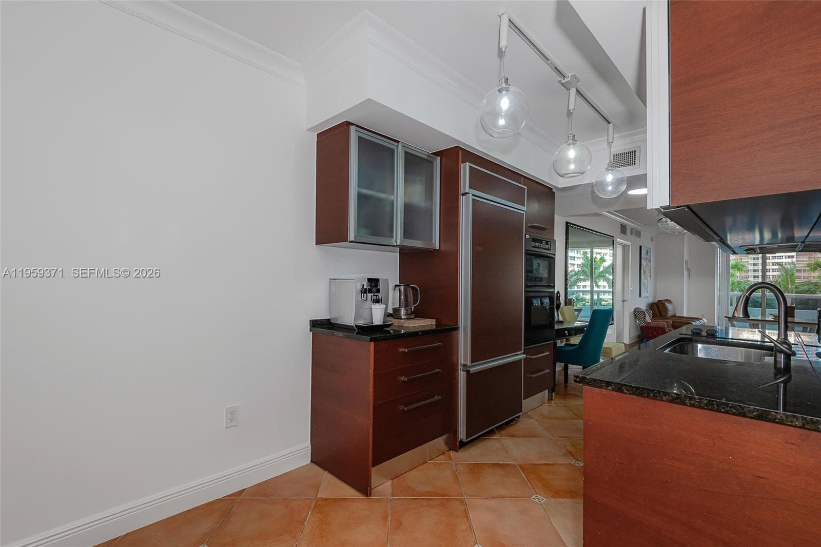 1850 Ocean Dr 408 photo 13