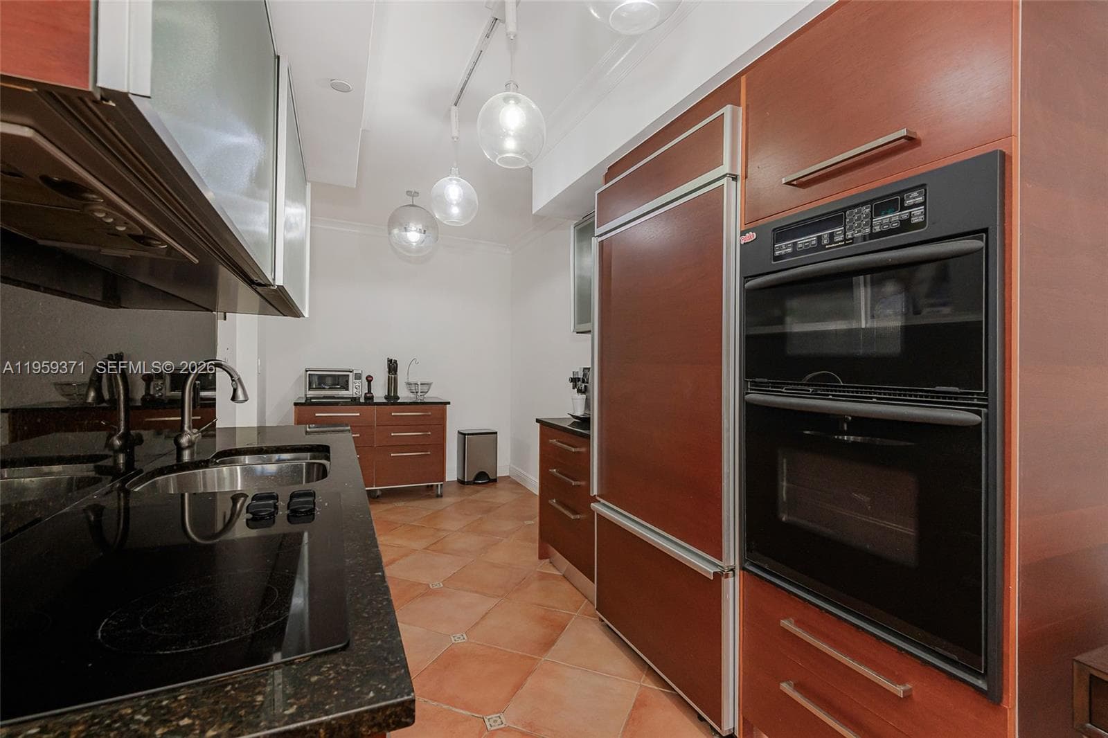 1850 Ocean Dr 408 photo 9