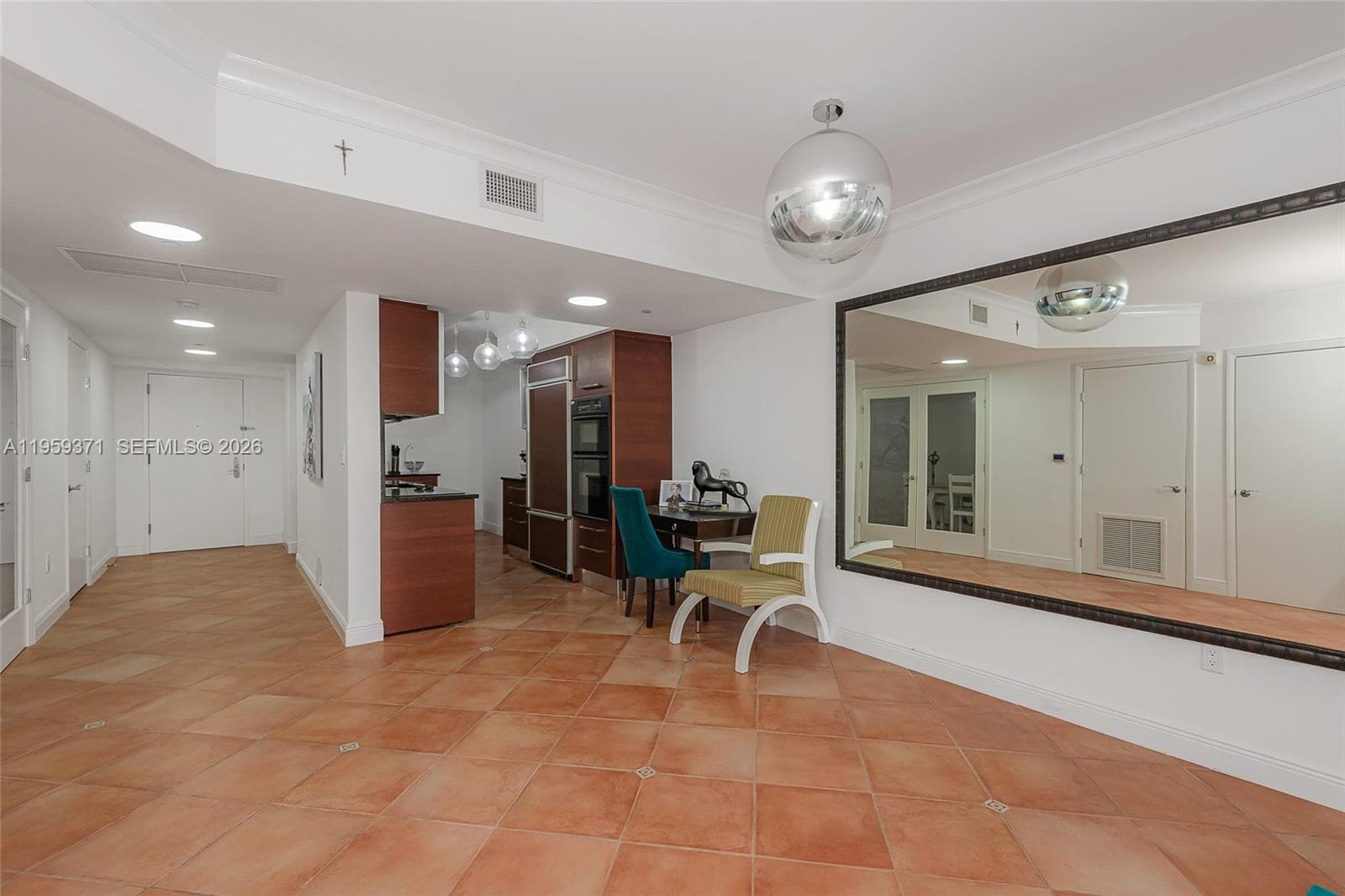 1850 Ocean Dr 408 photo 8