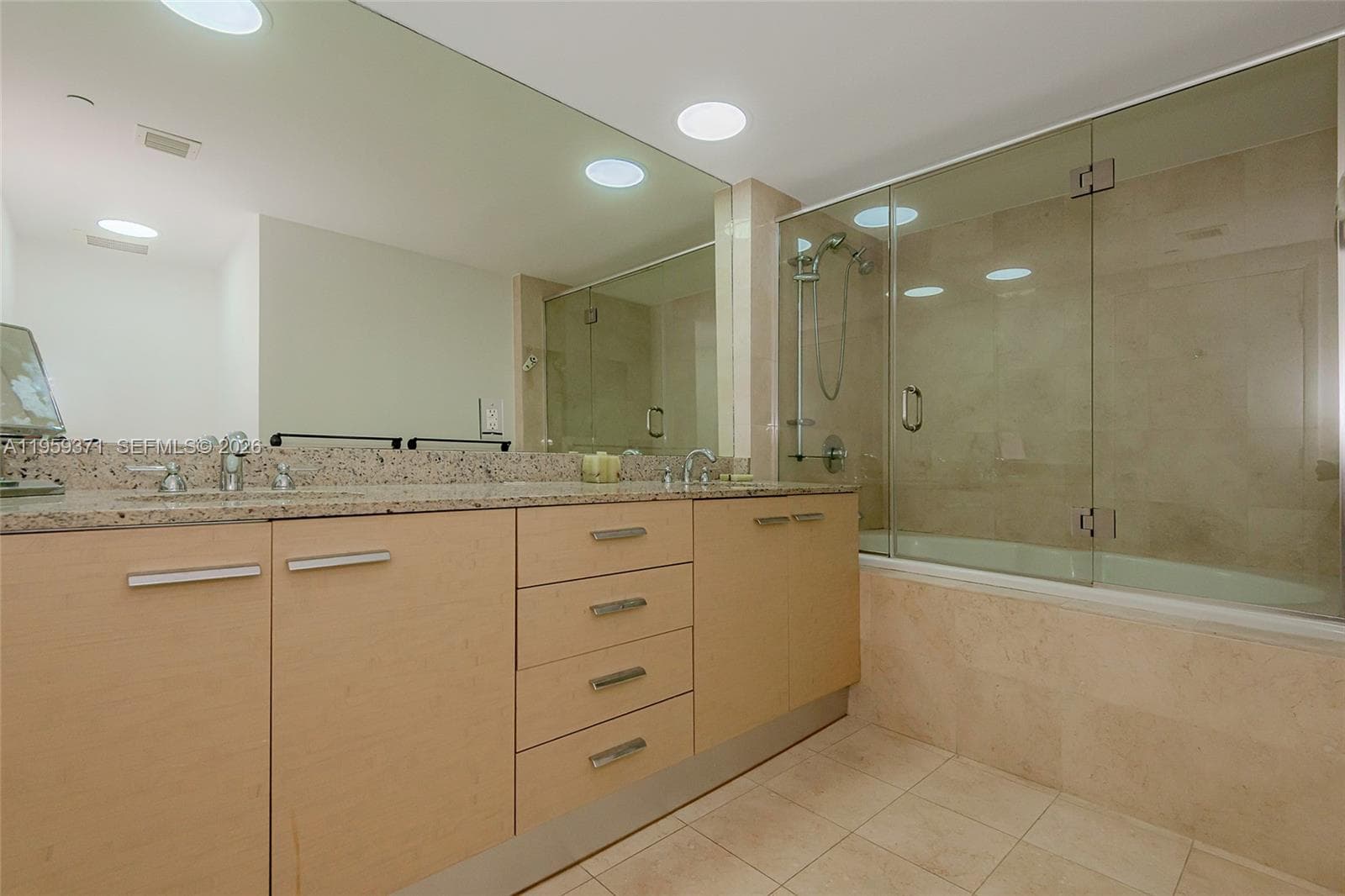 1850 Ocean Dr 408 photo 25