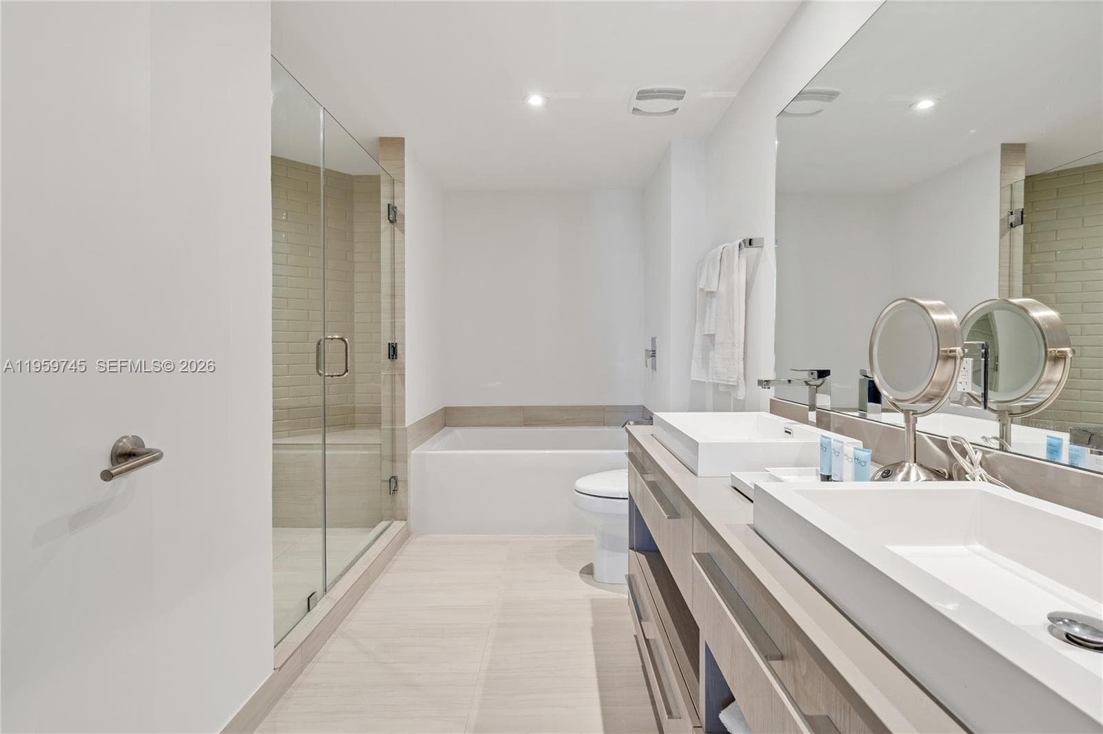 4010 Ocean Dr R2301 photo 17