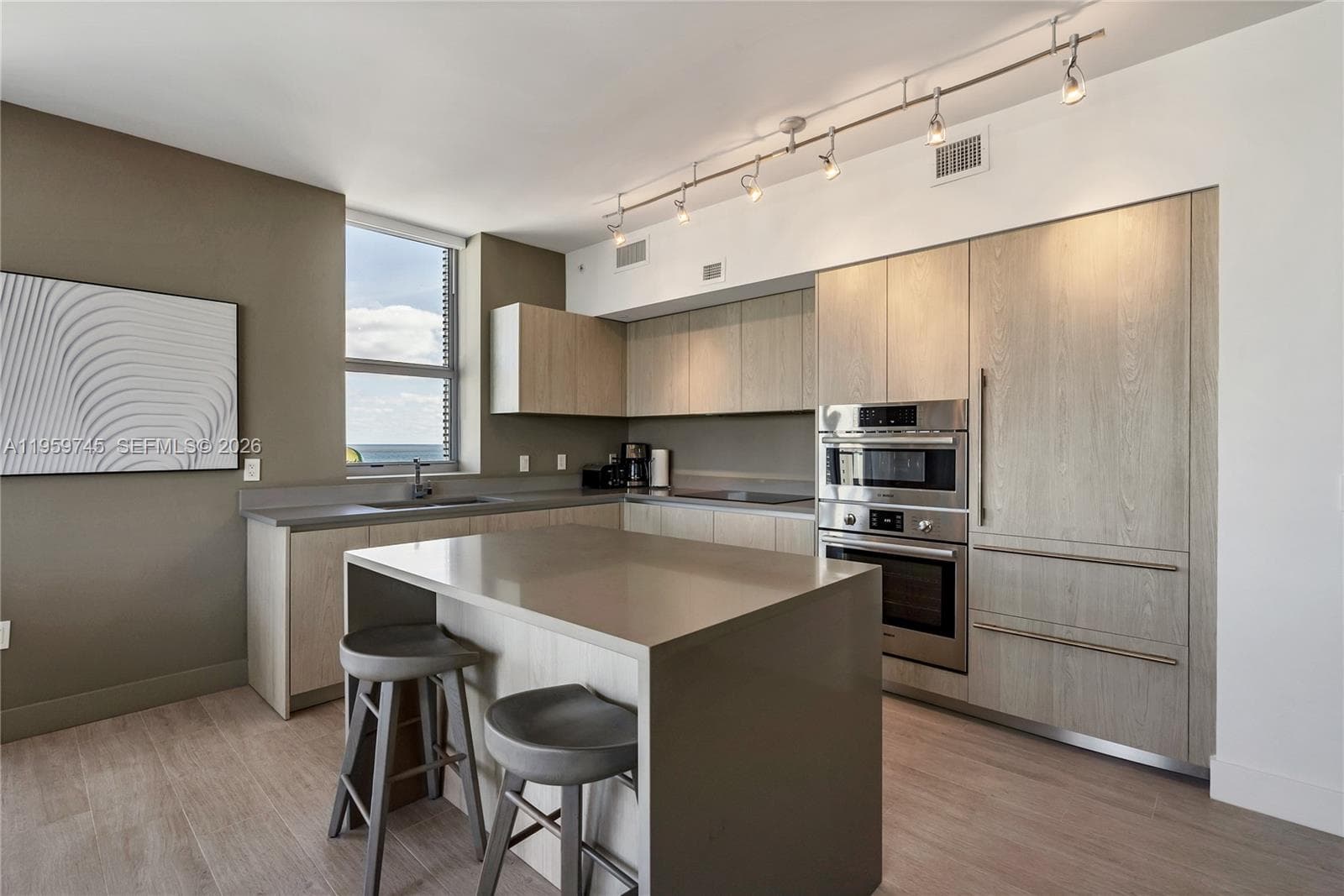 4010 Ocean Dr 4