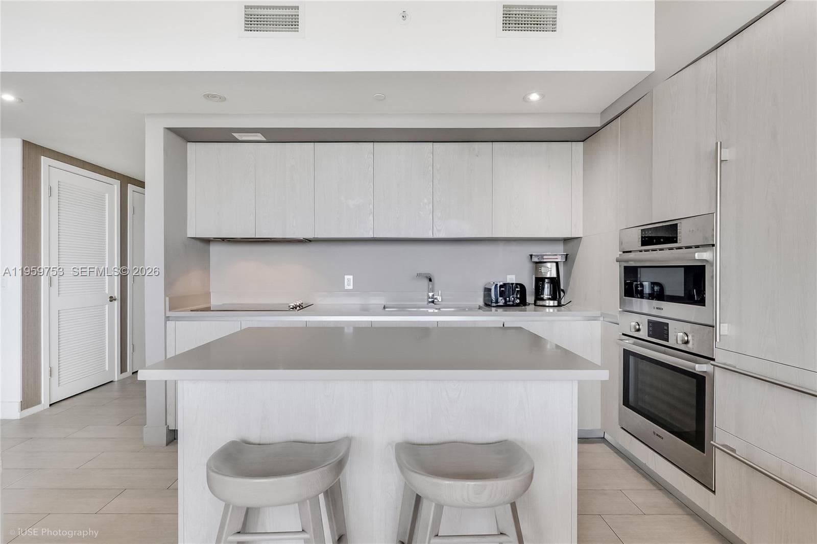 4010 Ocean Dr 5