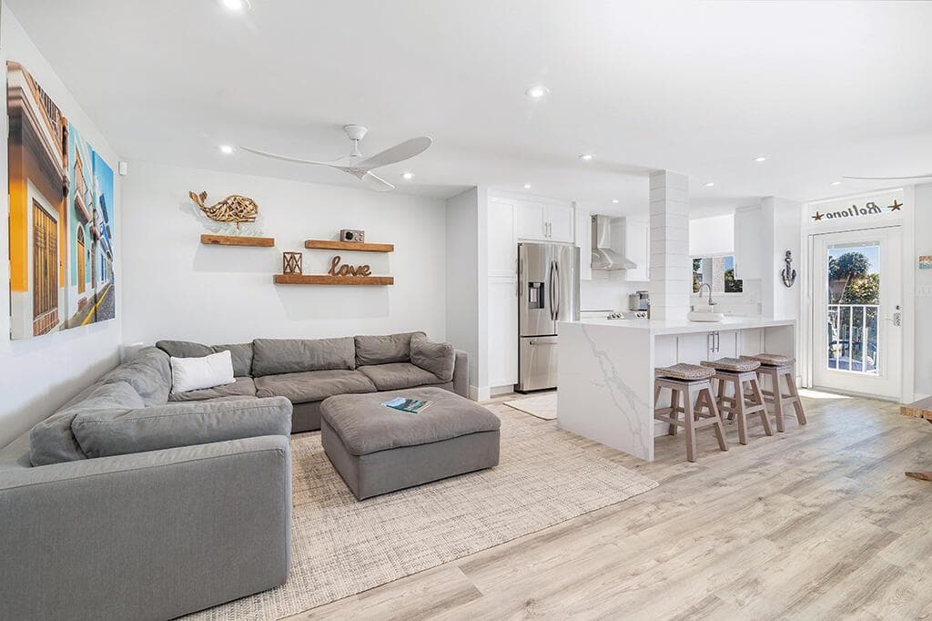 108 Paradise Harbour Boulevard #210 1