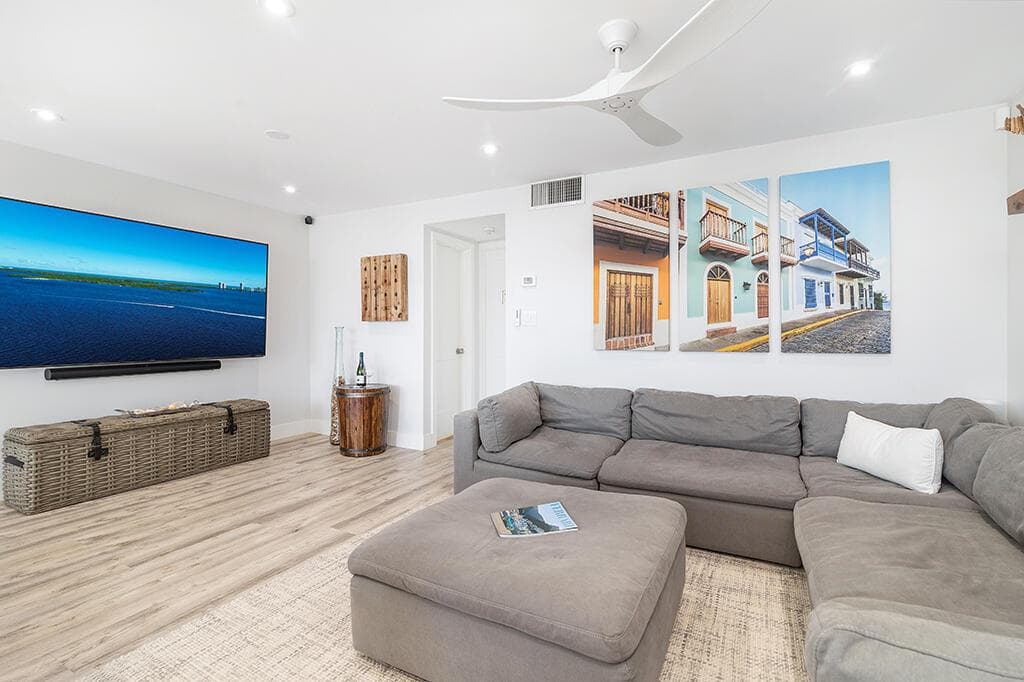 108 Paradise Harbour Boulevard #210 5