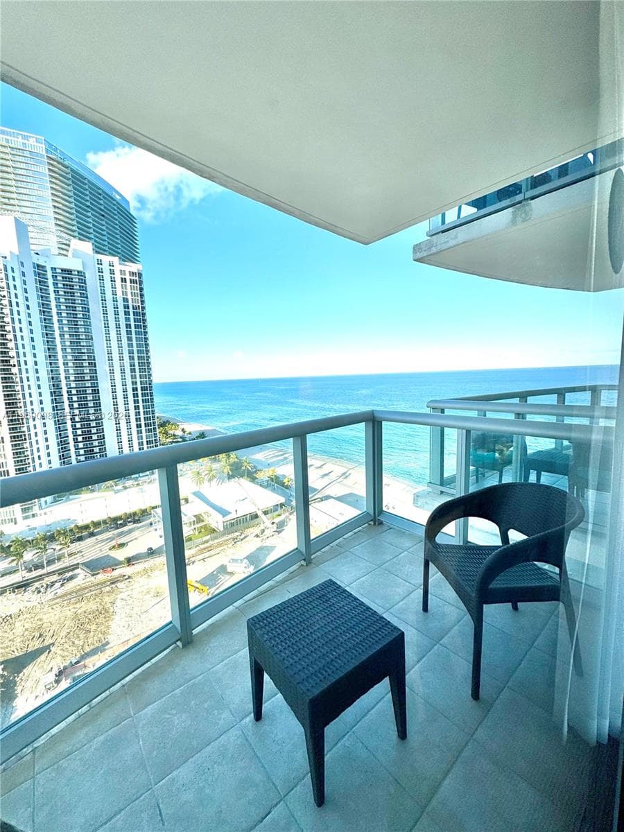 18683 Collins Ave 2006 photo 6