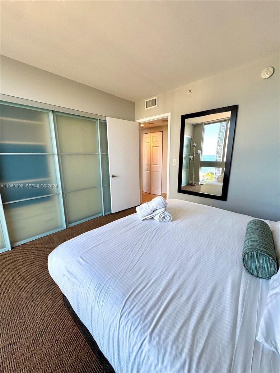 18683 Collins Ave 2006 photo 17