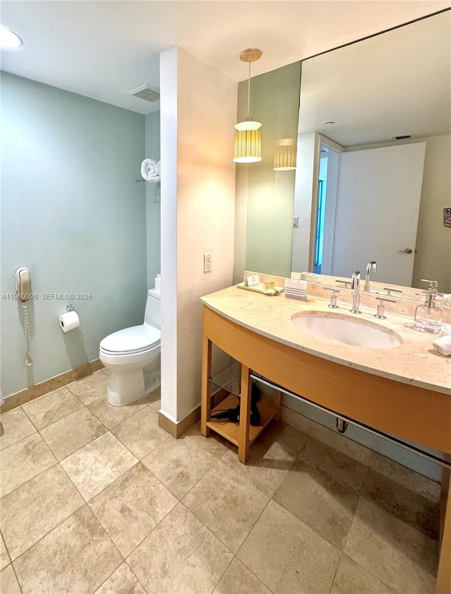 18683 Collins Ave 2006 photo 20