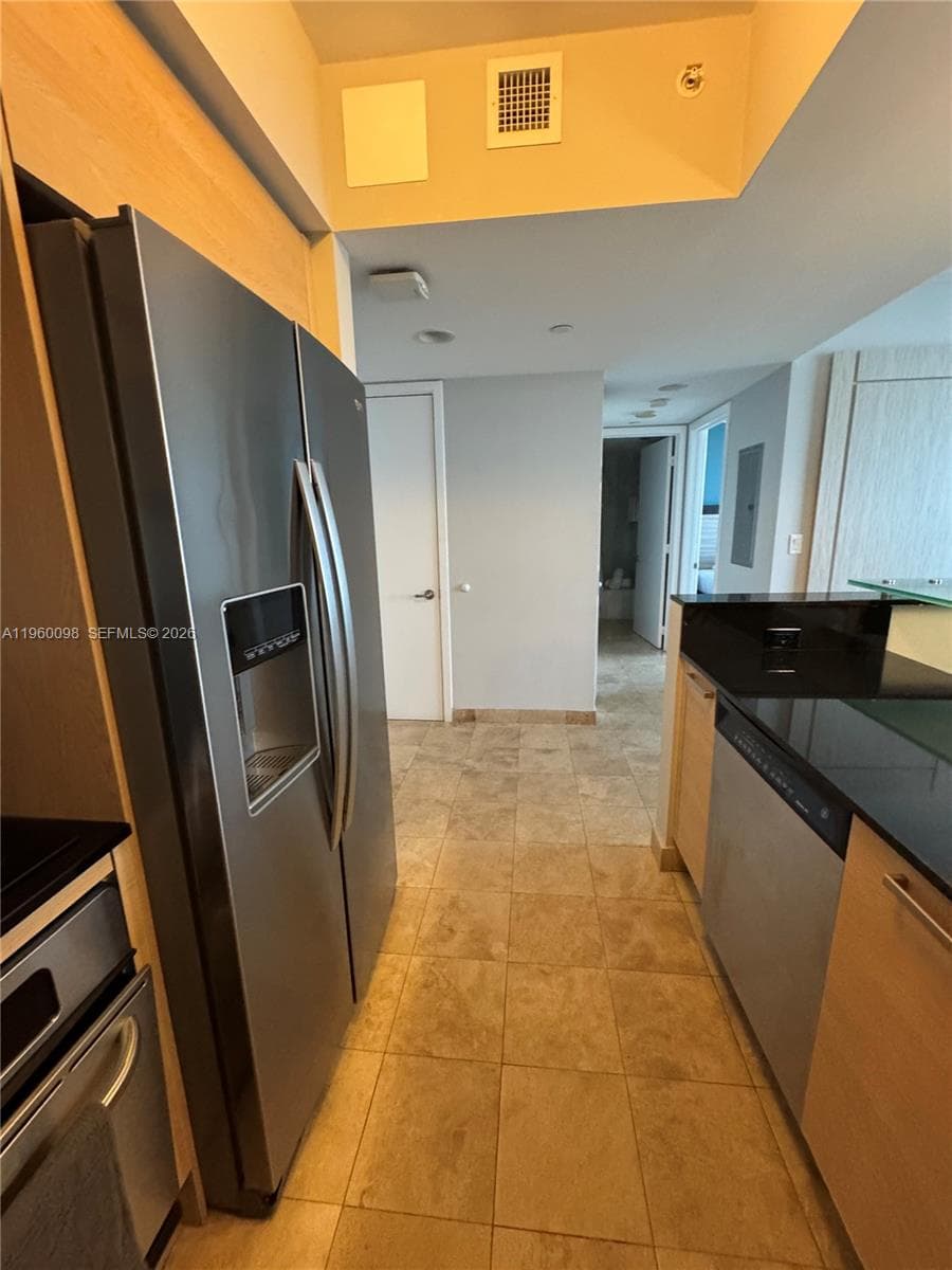 18683 Collins Ave 2006 photo 10