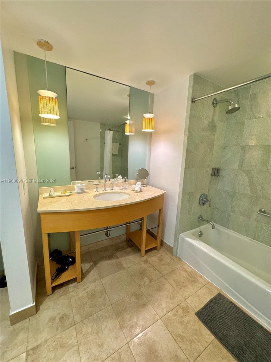 18683 Collins Ave 2006 photo 18