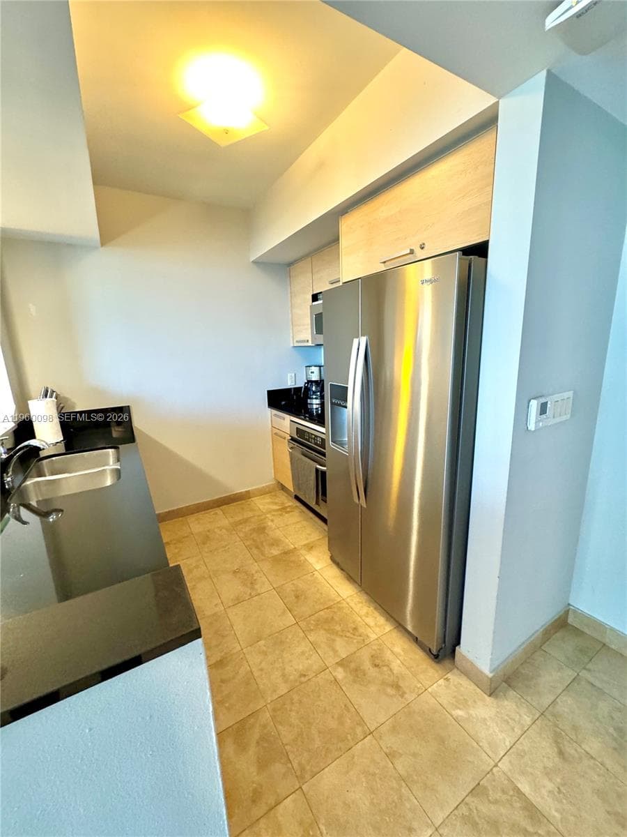 18683 Collins Ave 2006 photo 8