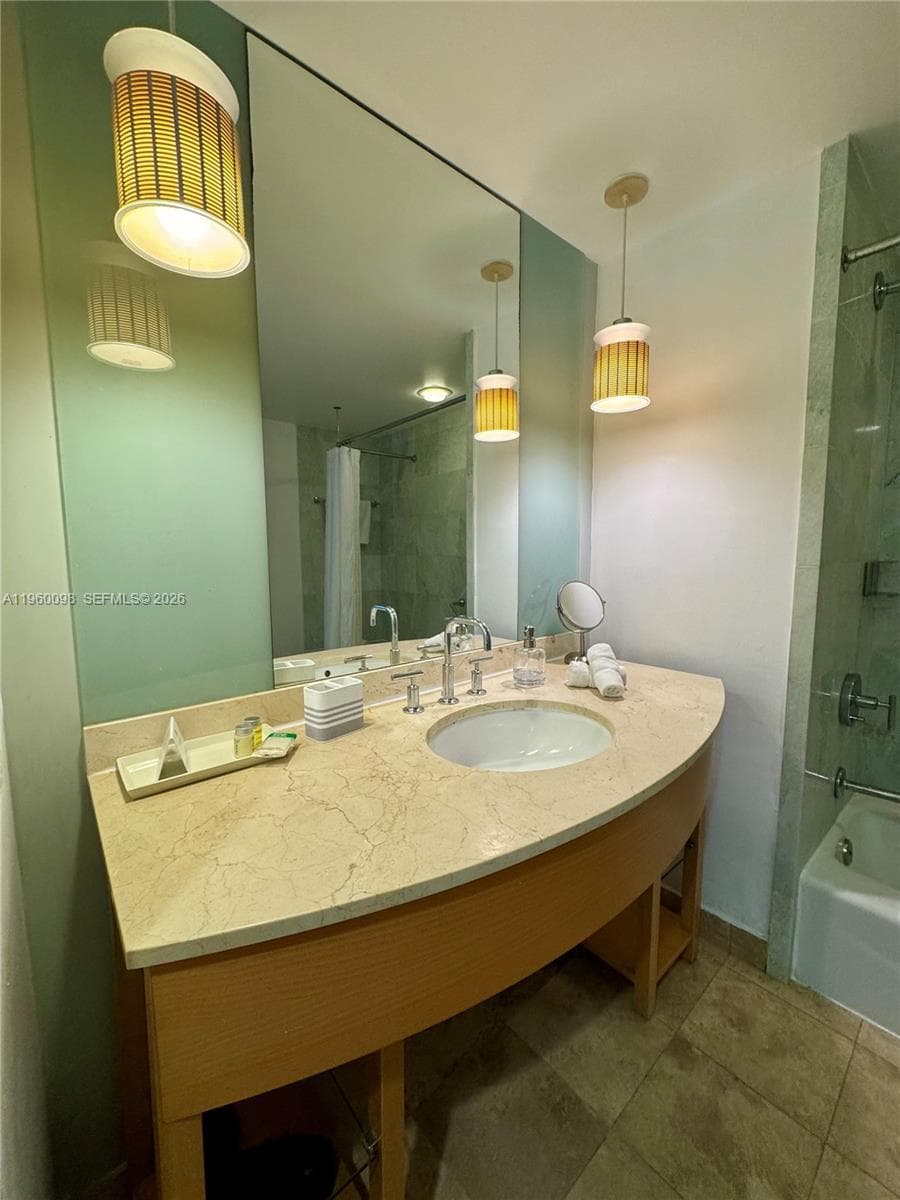 18683 Collins Ave 2006 photo 21