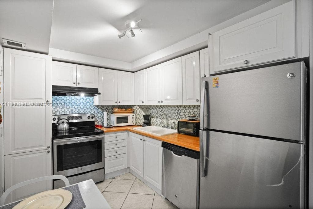 5005 Collins Ave 504 photo 16