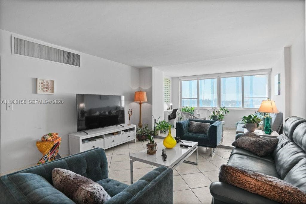 5005 Collins Ave 504 photo 19