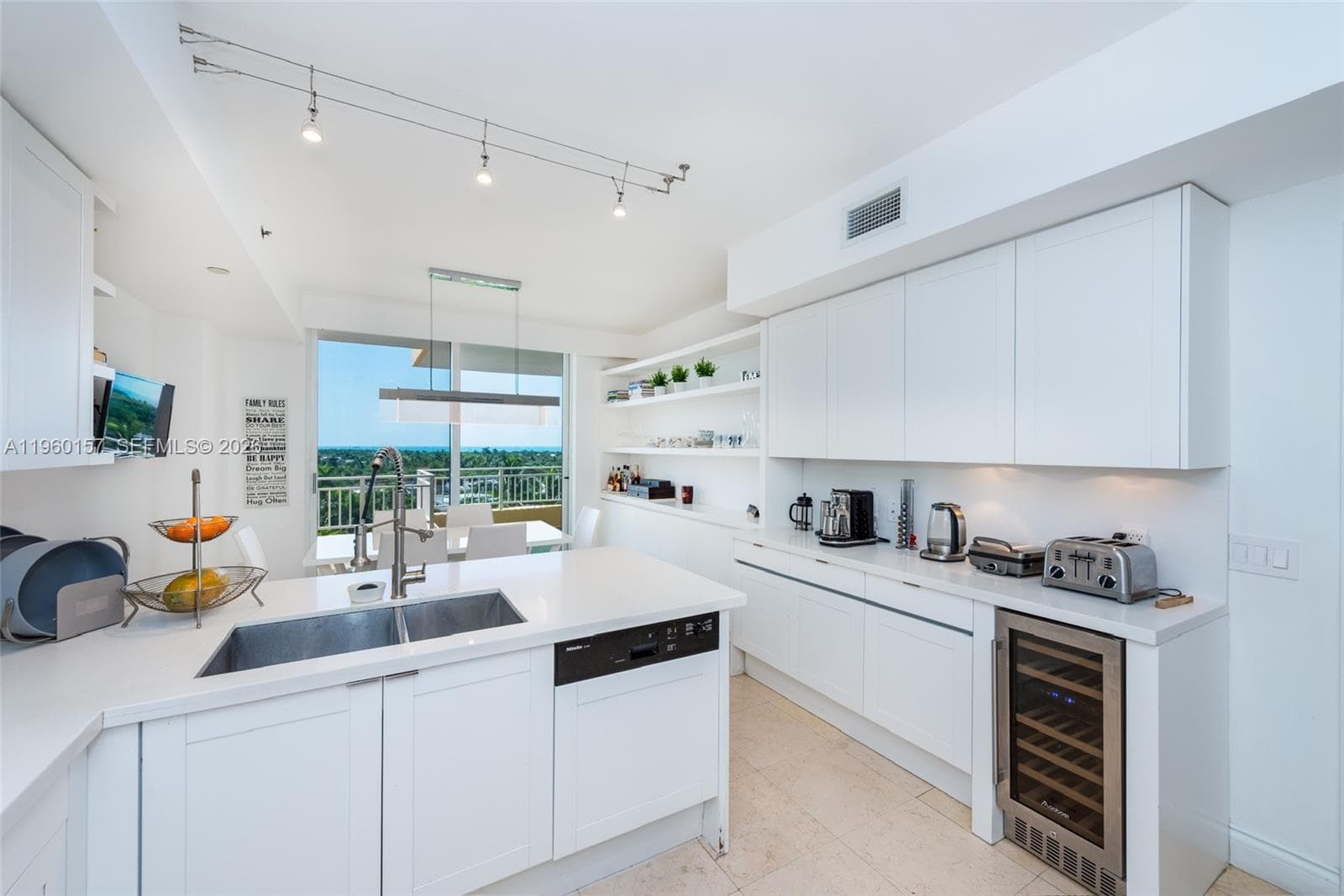 799 Crandon Blvd 605 photo 9