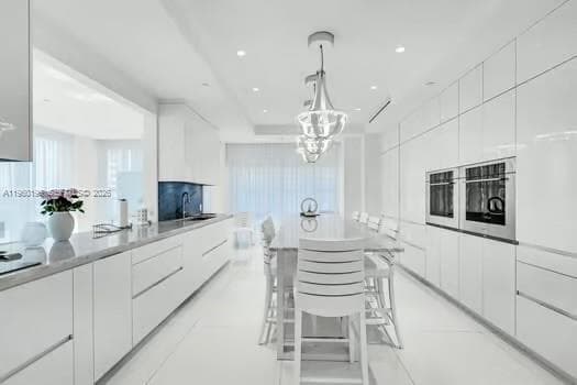 10225 Collins Ave 5