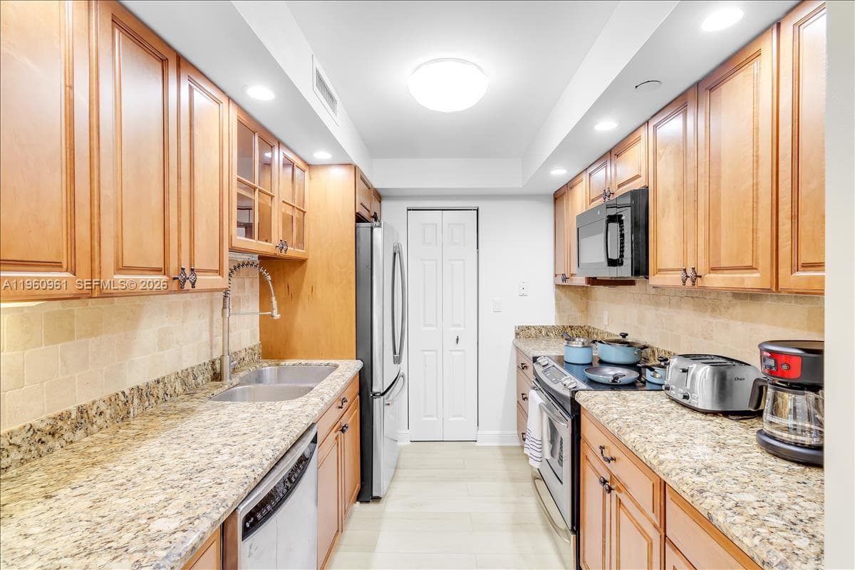 3000 Ocean Dr 2