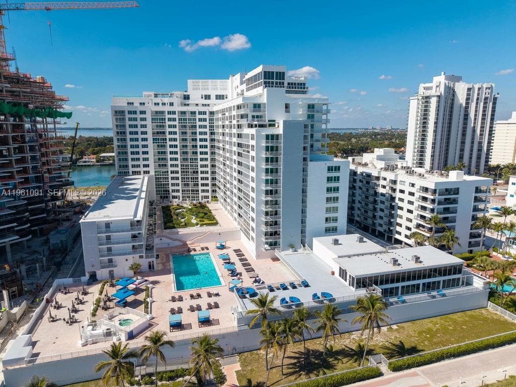 5401 Collins Ave 919 photo 2