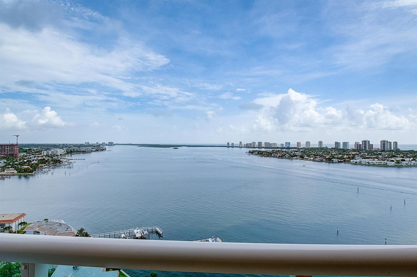 2650 Lake Shore Drive #1404 3