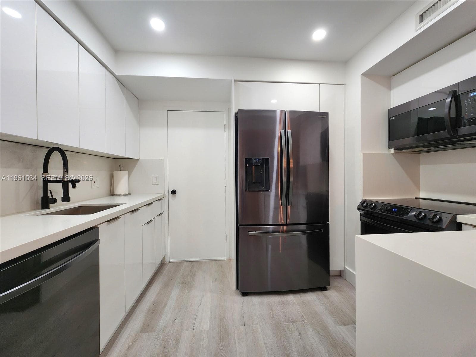 3505 S Ocean Dr 218 photo 13