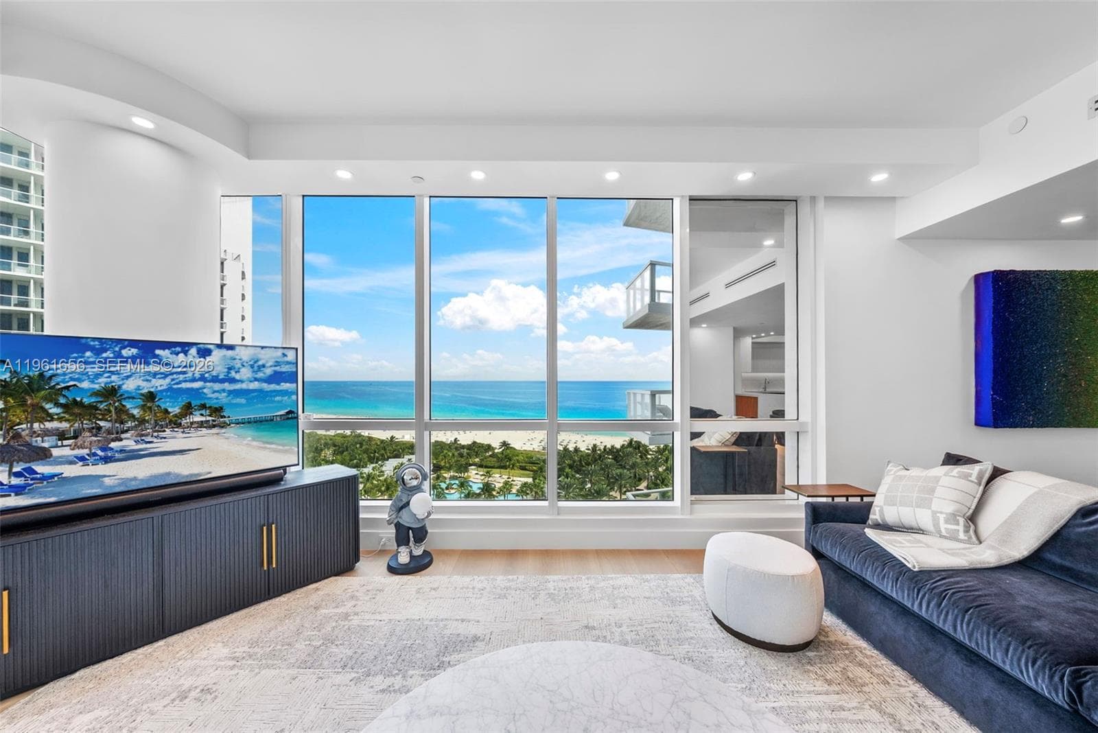 100 Pointe Dr 2