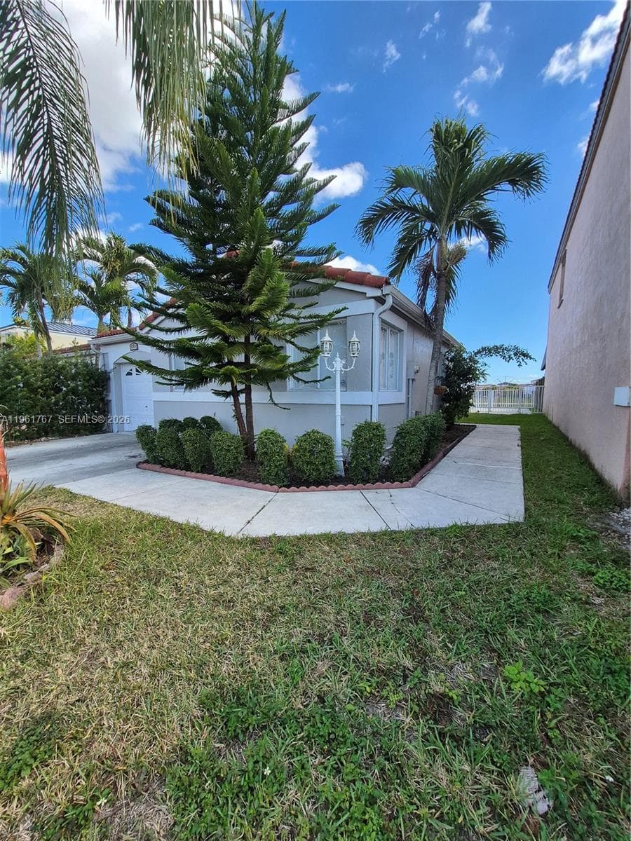 16955 142nd Pl photo 3