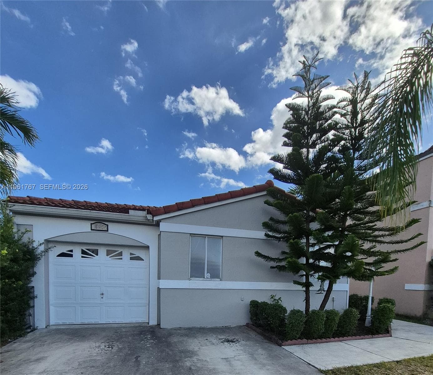 16955 142nd Pl photo 1