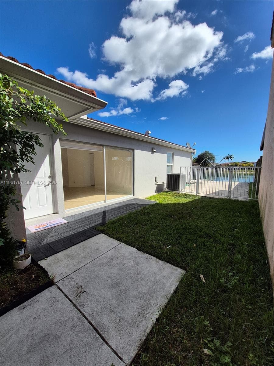16955 142nd Pl photo 4