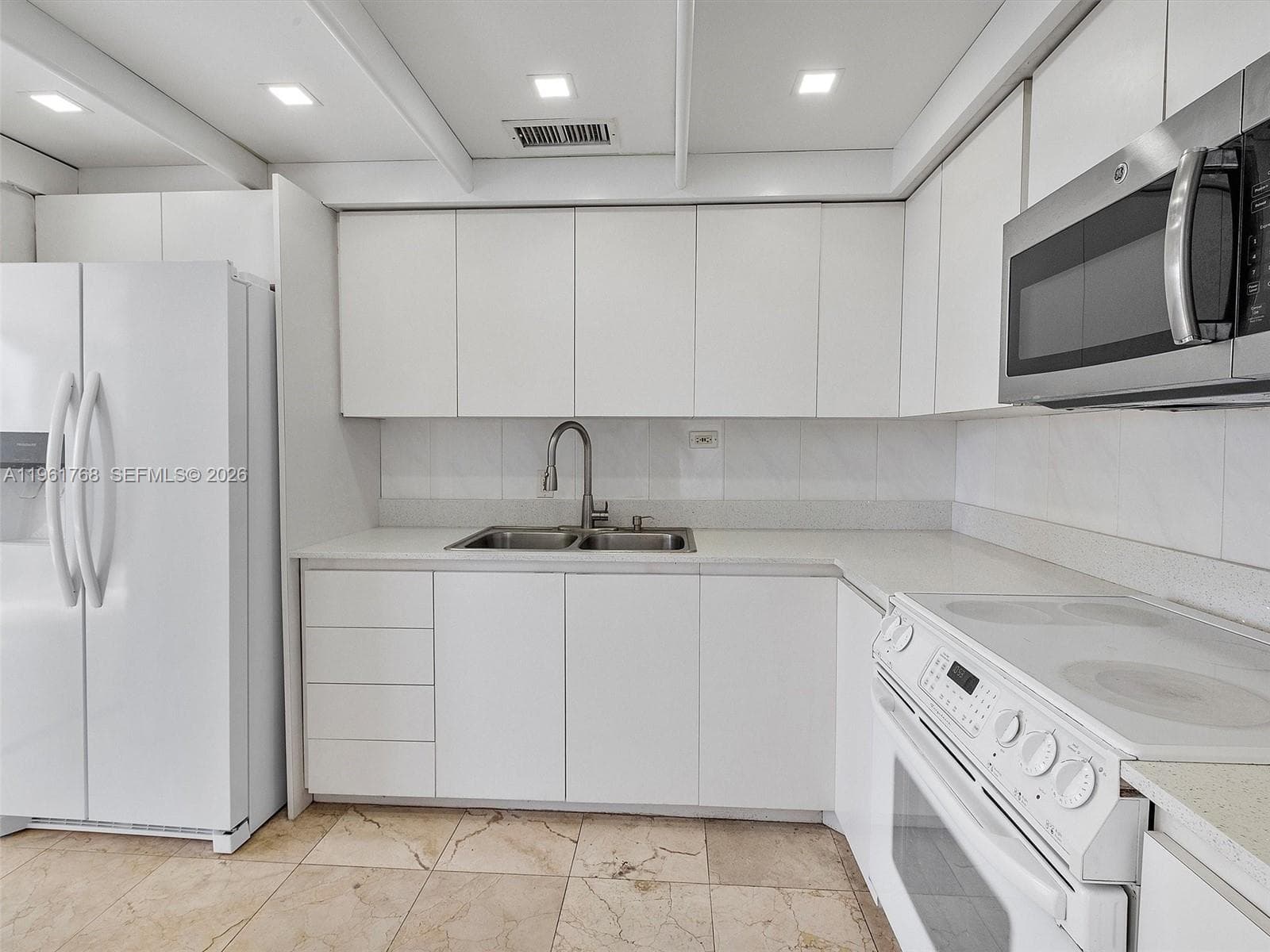 900 Bay Dr 1012 photo 6
