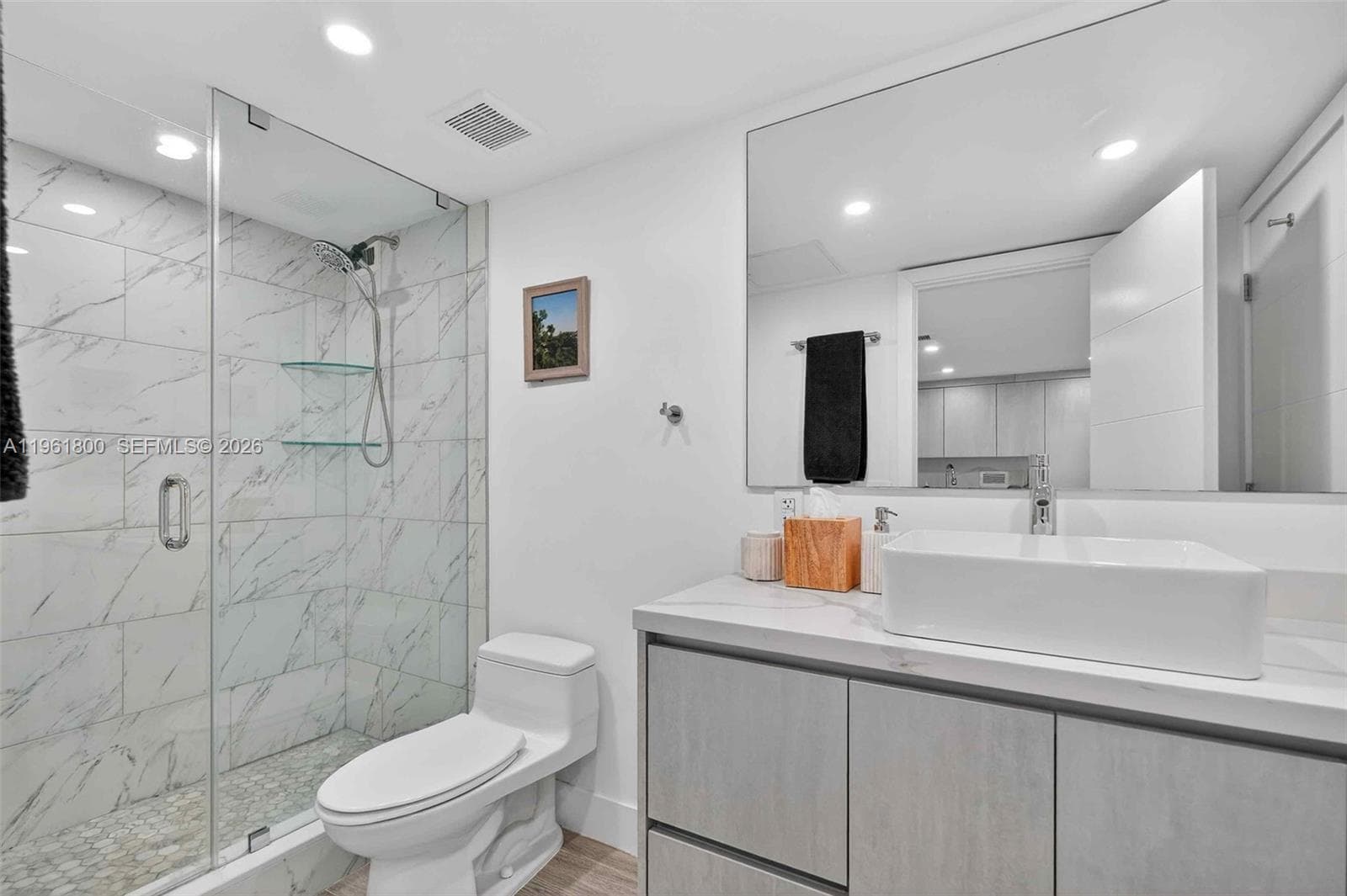 2301 Collins Ave 943 photo 6