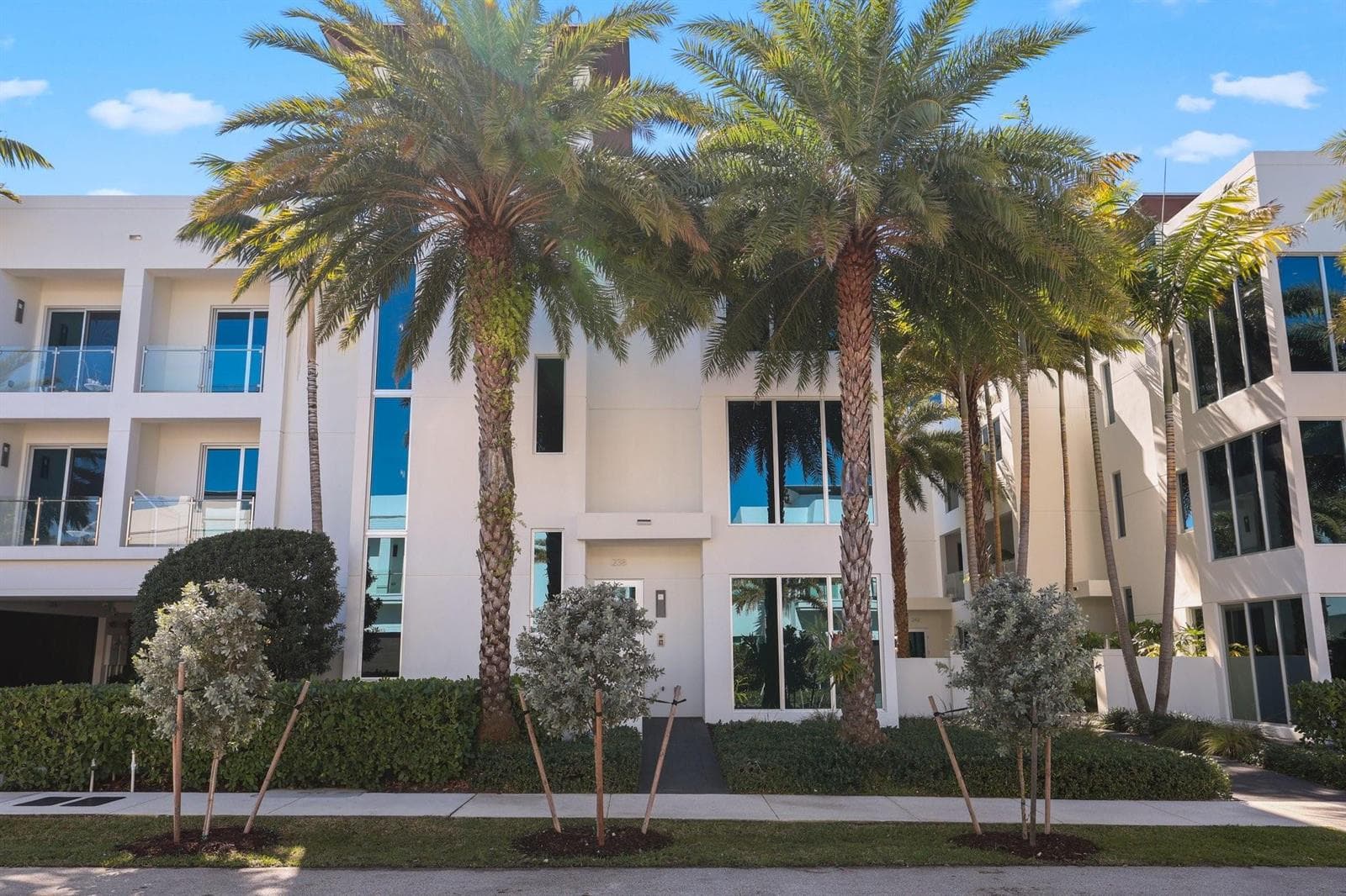 238 Shore Court 2