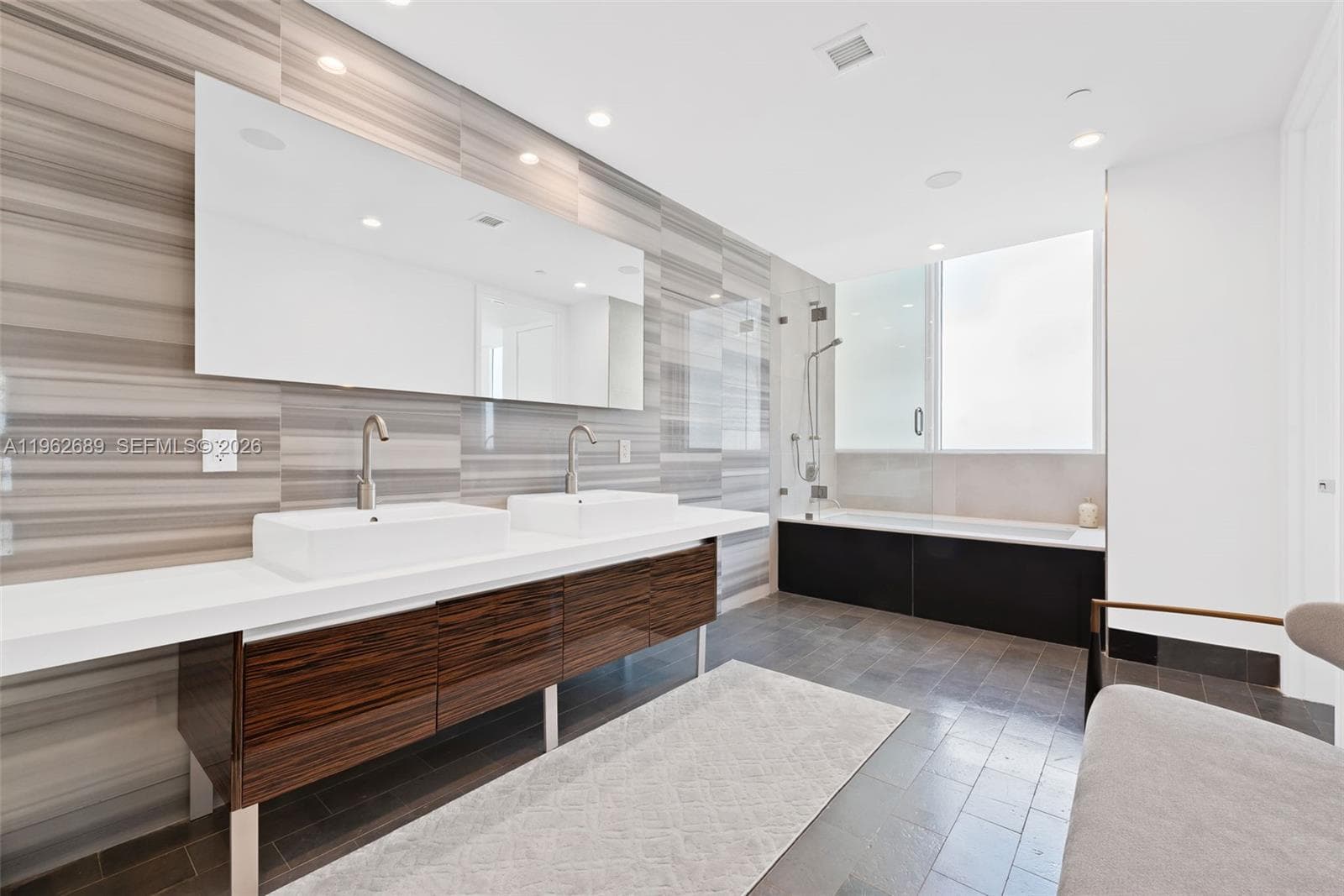 1100 Biscayne Blvd 5706 photo 23