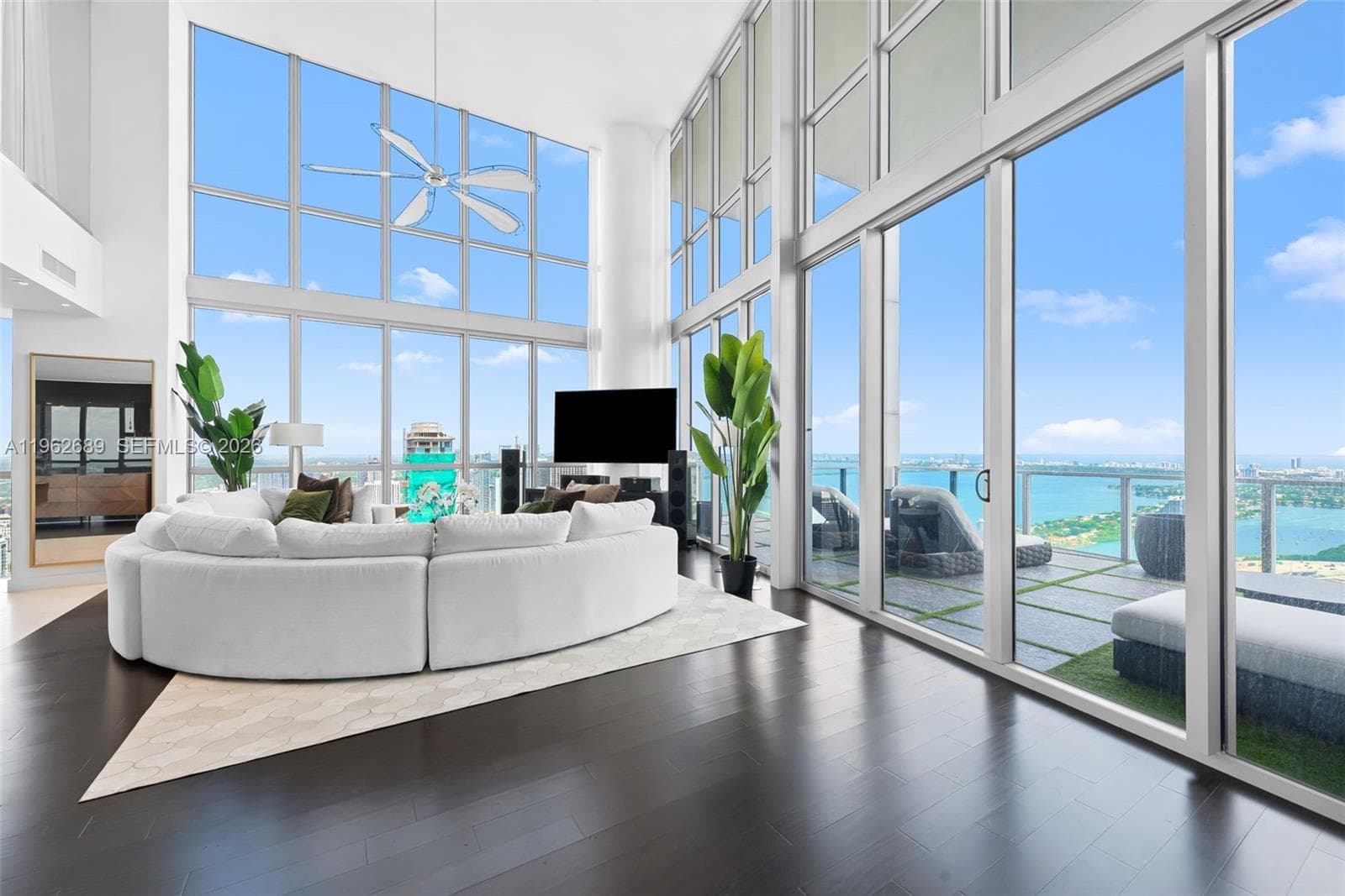 1100 Biscayne Blvd 5706 photo 14
