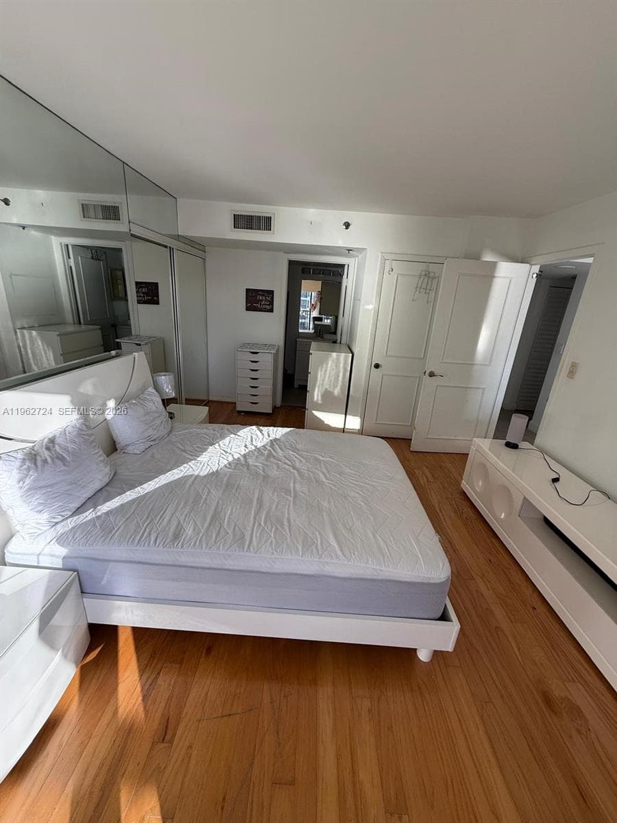 540 Brickell Key Dr 1505 photo 10