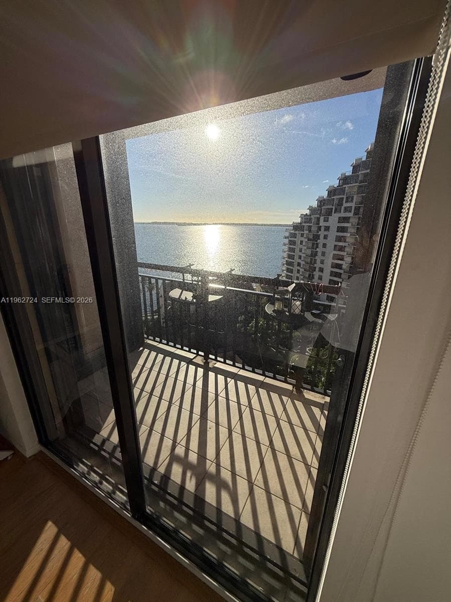 540 Brickell Key Dr 1505 photo 4