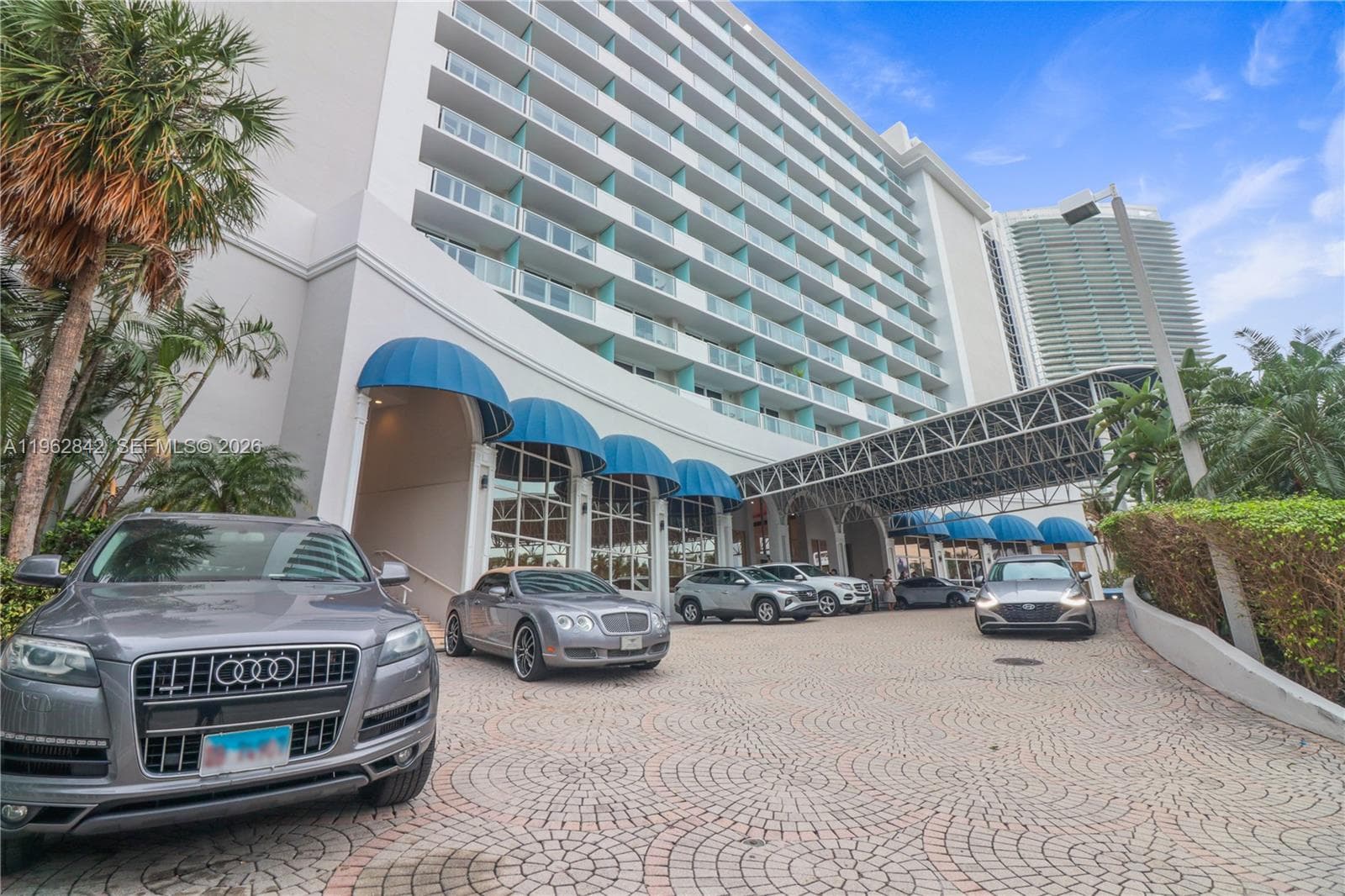 19201 Collins Ave 439 photo 3
