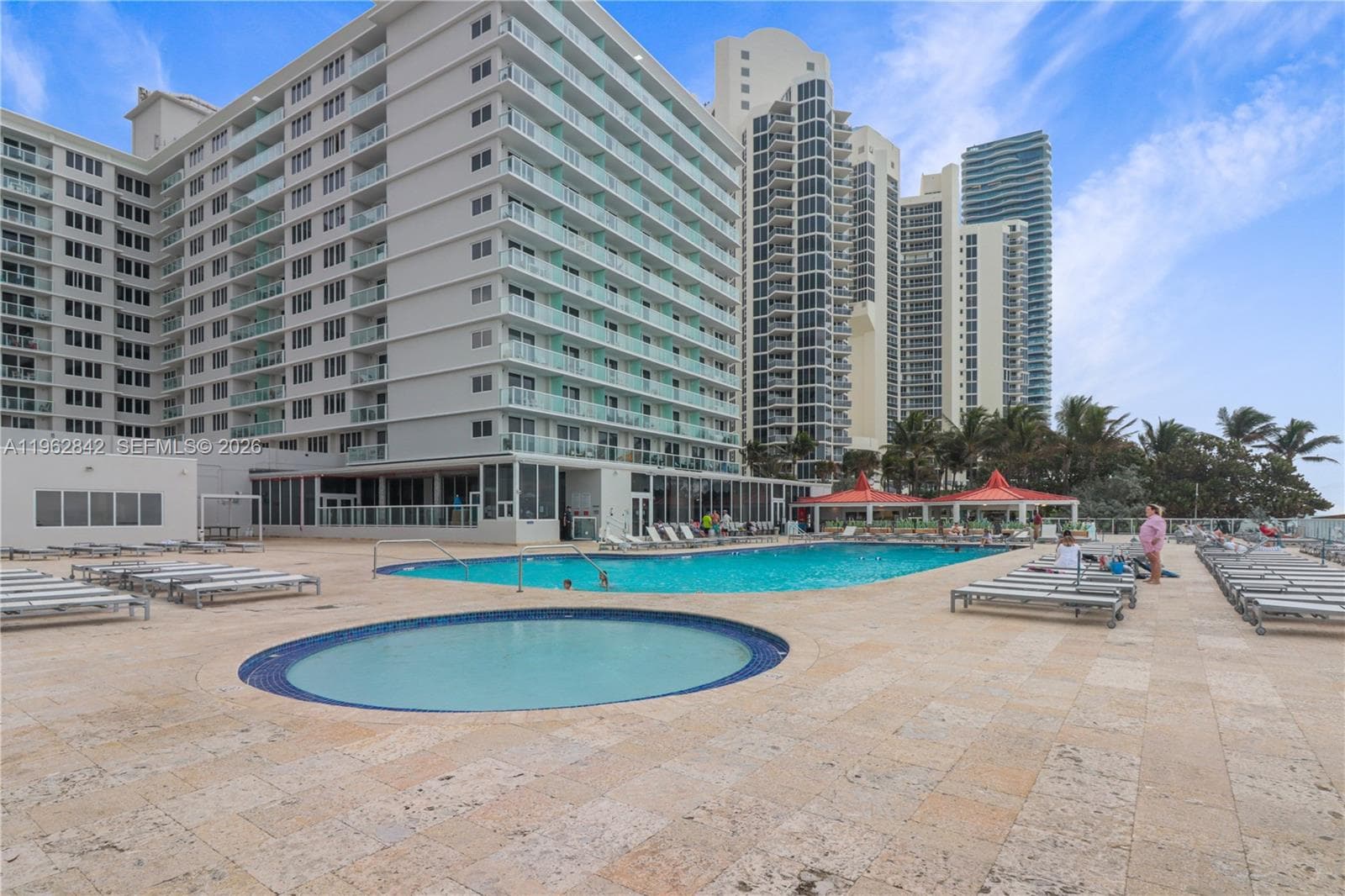 19201 Collins Ave 439 photo 8