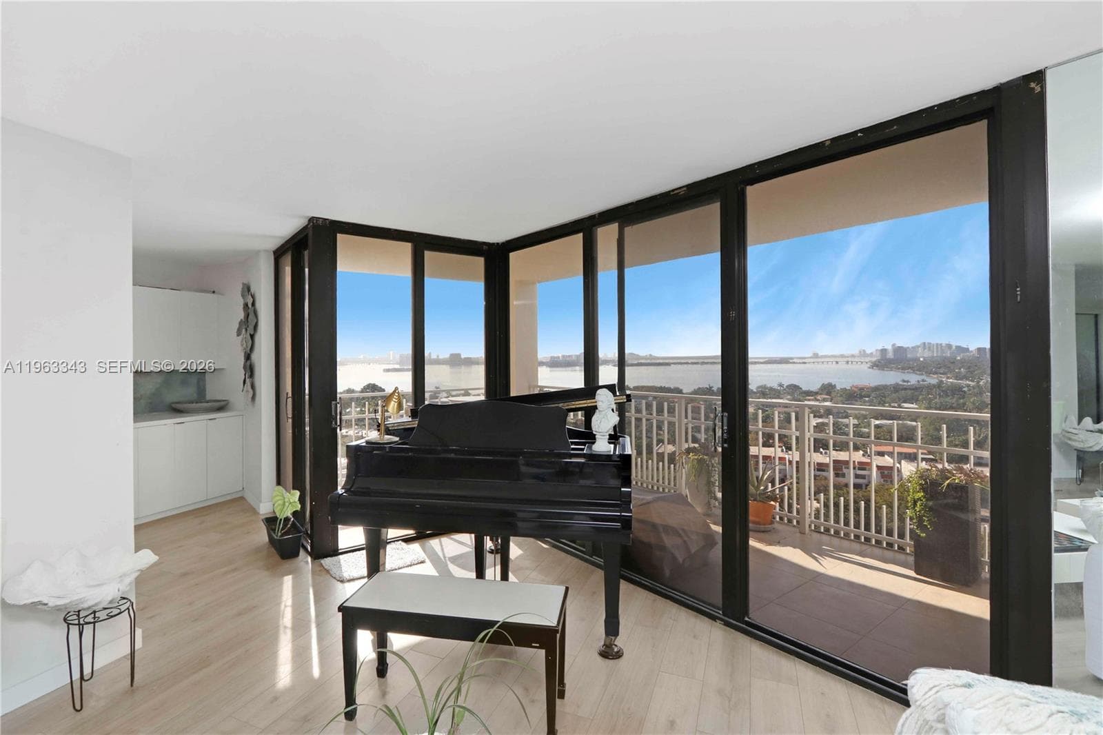 1000 Quayside Ter 1608 photo 1