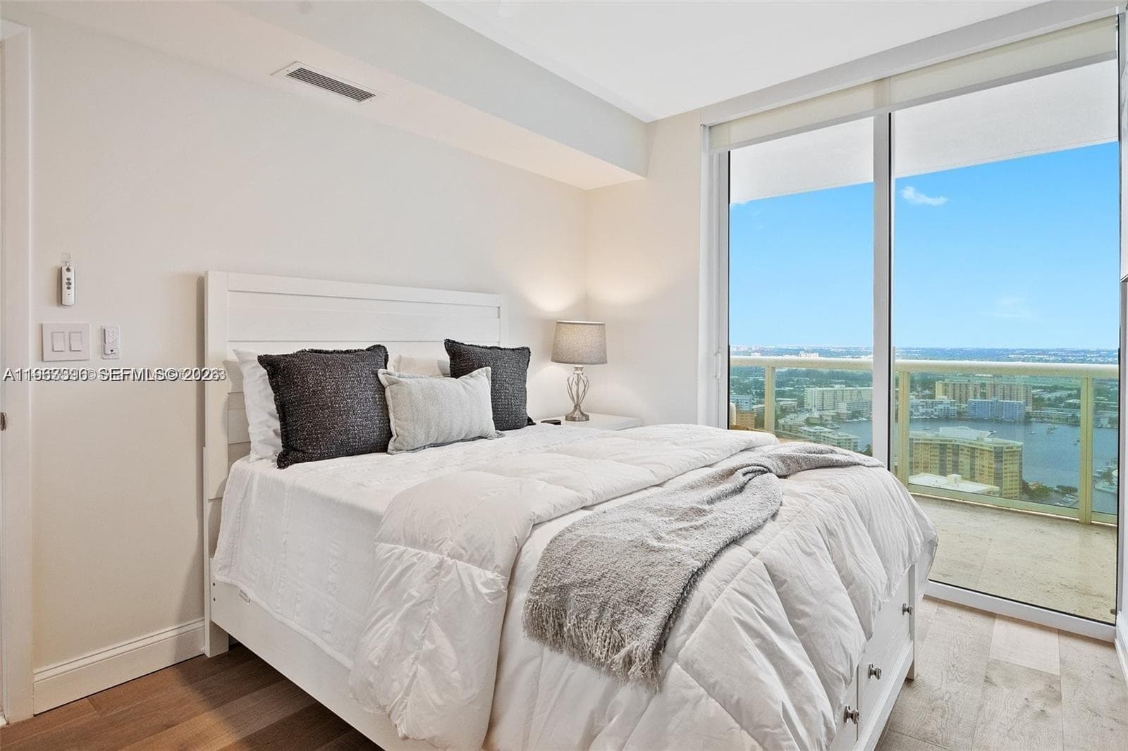 1800 Ocean Dr 3608 photo 17