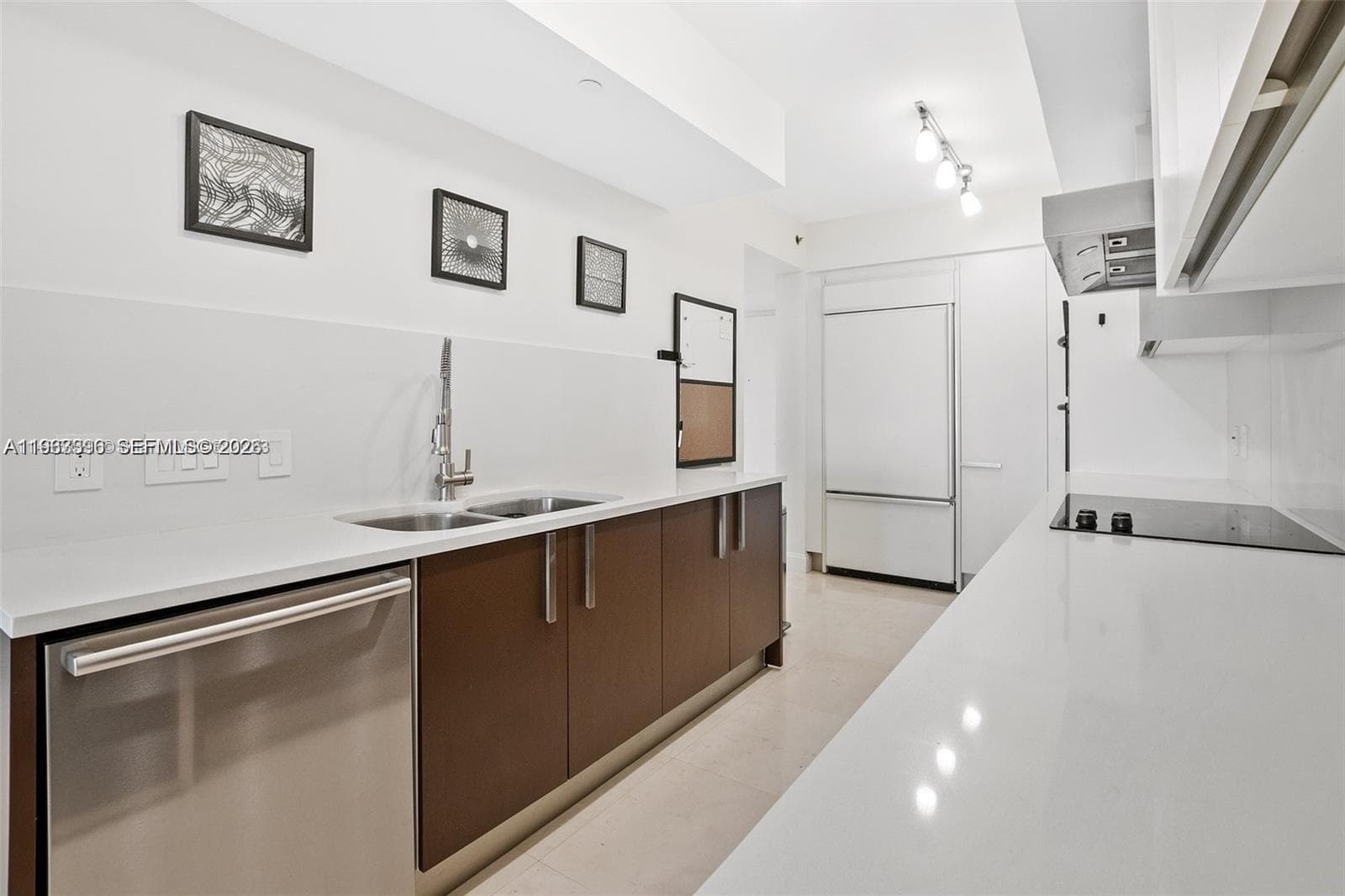 1800 Ocean Dr 3608 photo 9