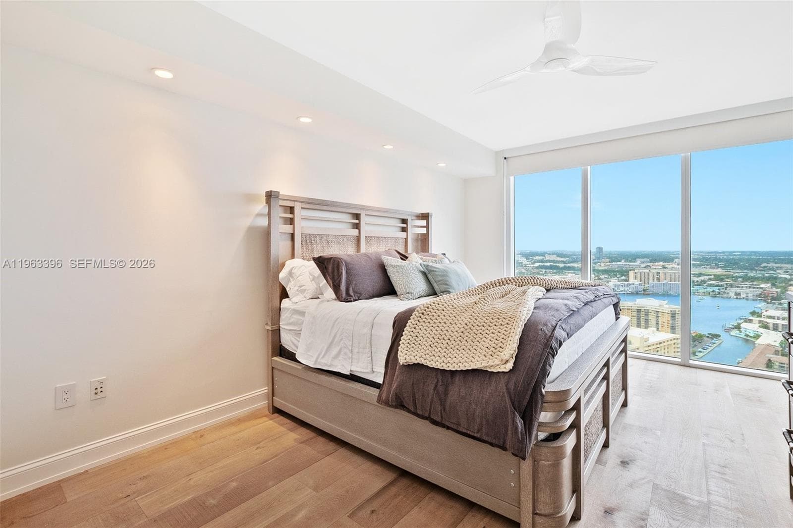 1800 Ocean Dr 3608 photo 15